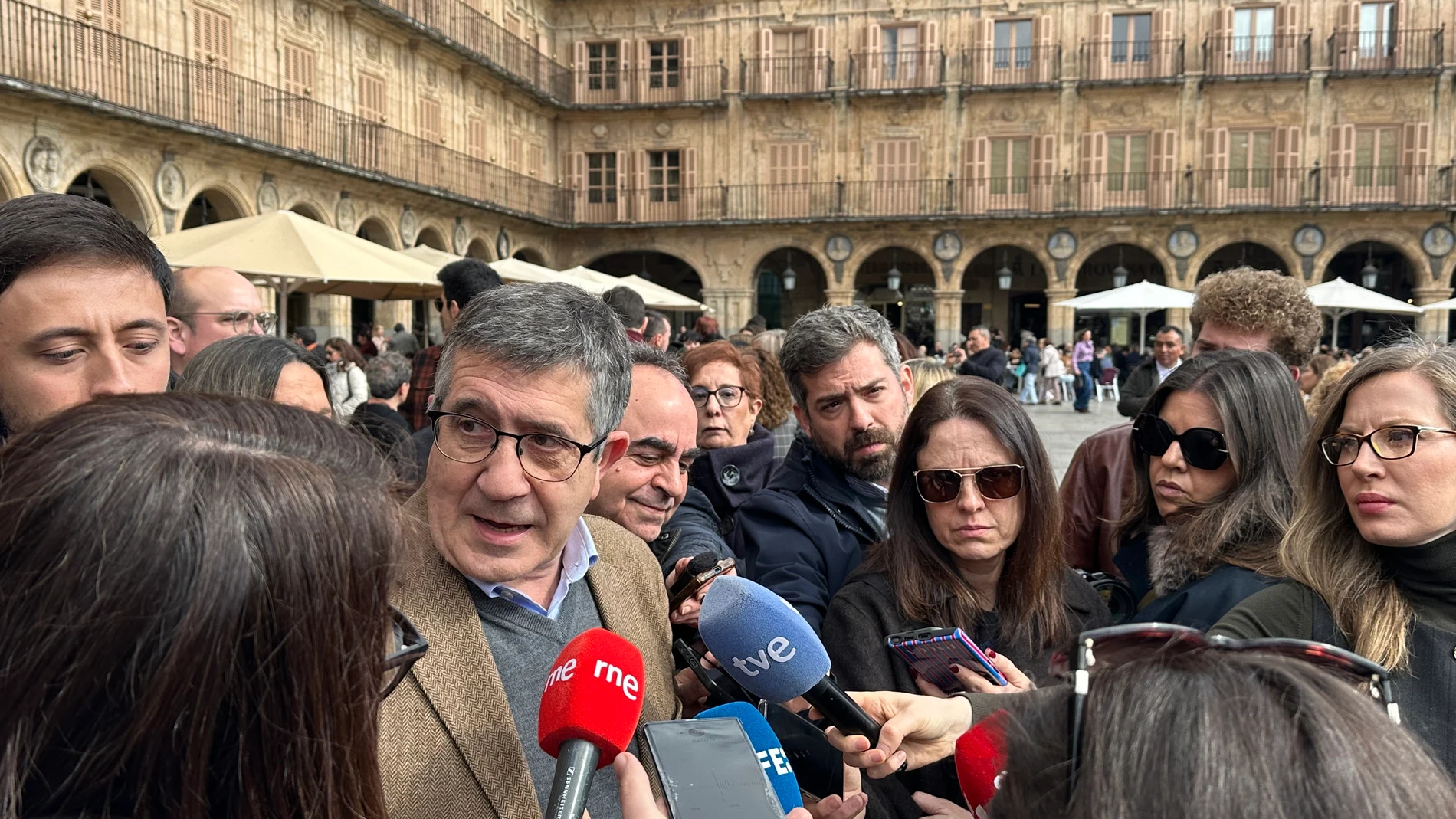 El portavoz del PSOE en el Congreso de los Diputados, Patxi López, en una atención a medios en Salamanca. EUROPA PRESS 28/02/2026