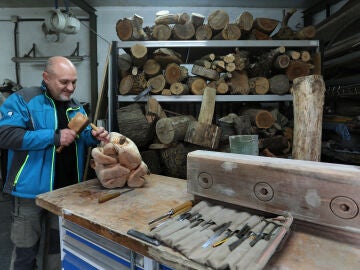 Alfredo Mart&iacute;n 'Chis' en su taller de Ampudia(Palencia)