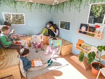 Booktruck en la escuela Magea Booktruck en la escuela Magea