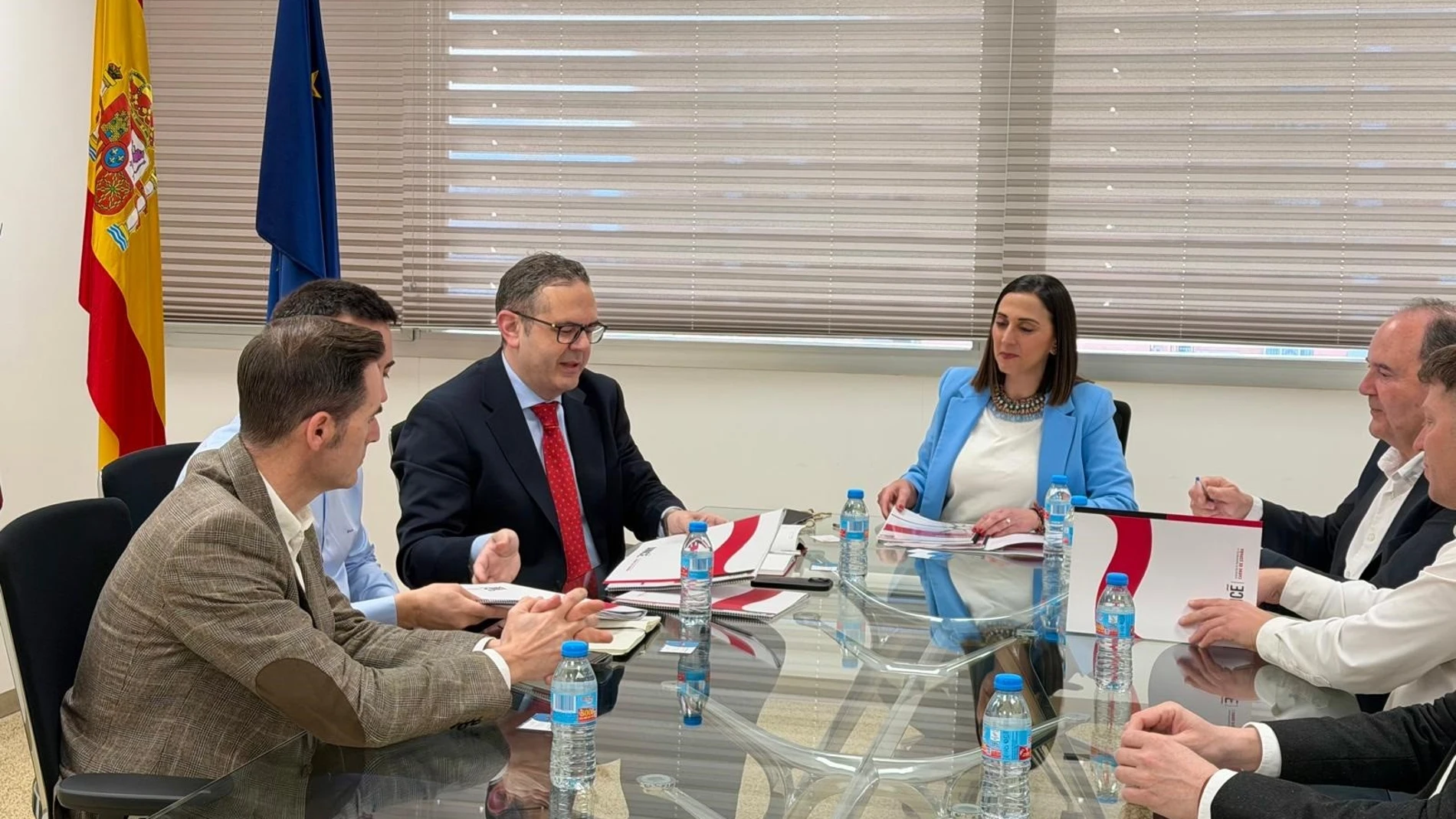 La consejera de Agua, Agricultura, Ganadería y Pesca, Sara Rubira, mantuvo un encuentro de trabajo con el director general de la Asociación Nacional de Industrias de la Carne de España (ANICE), Giuseppe Aloisio Carme Ripollés / Europa Press 28/02/2026