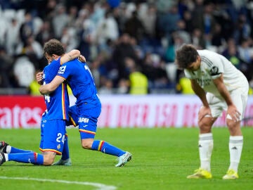 Domingos Duarte and Sebastian Boselli of Getafe CF celebrates the victory near to Gonzalo Garcia of Real Madrid CF during the Spanish League, LaLiga EA Sports, football match played between Real Madrid and Getafe CF at Bernabeu stadium on March 02, 2026, in Madrid, Spain. AFP7 02/03/2026 ONLY FOR USE IN SPAIN