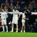 Arbeloa abraza a Thiago Pitarch tras sustituirlo