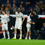 Arbeloa abraza a Thiago Pitarch tras sustituirlo