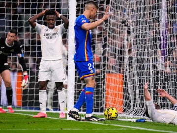 Real Madrid's Vinicius Junior reacts during a Spanish La Liga soccer match between Real Madrid and Getafe in Madrid, Spain, Monday, March 2, 2026. (AP Photo/Manu Fernandez)