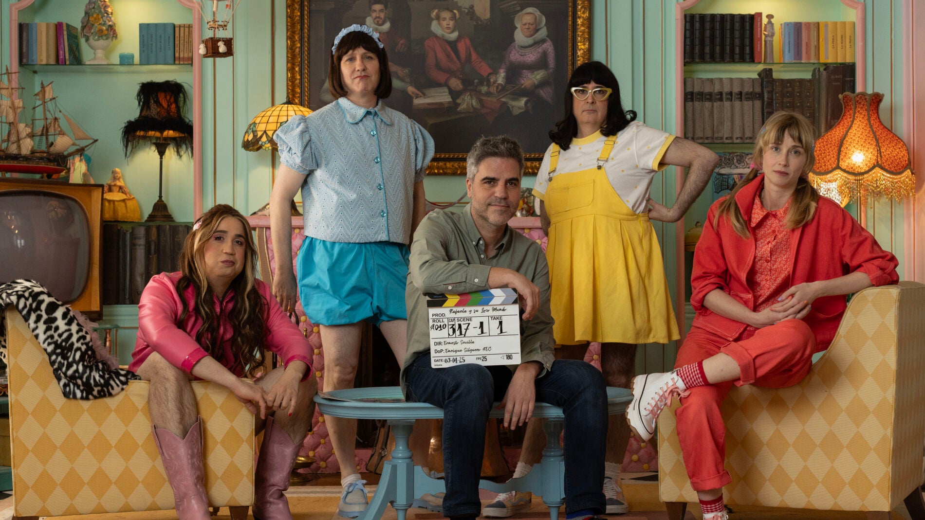 Ernesto Sevilla junto al resto del elenco