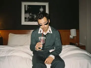 Harry Styles, en imagen del vídeo de "Aperture", de su nuevo disco «Kiss All The Time. Disco, Occasionally» Harry Styles, en imagen del vídeo de "Aperture", de su nuevo disco «Kiss All The Time. Disco, Occasionally»
