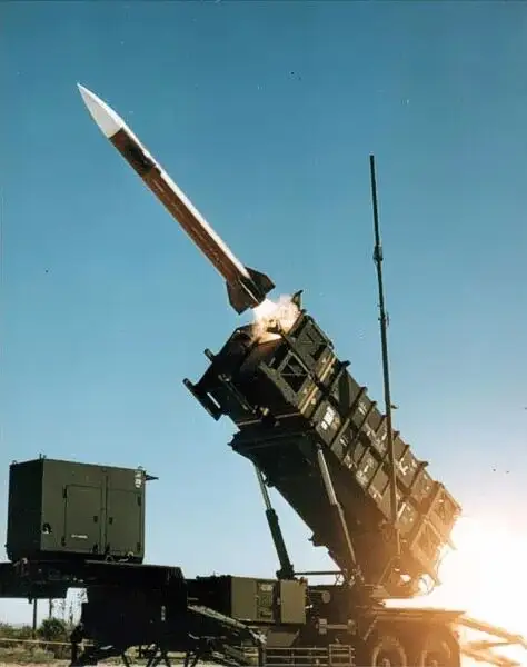 Lanzamiento de un misil MIM-104 Patriot.