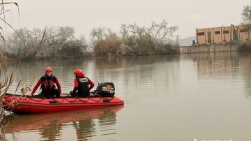 Zaragoza.- Sucesos.- Bomberos de la DPZ buscan a Pablo Cebolla entre la presa de Pina de Ebro y la Cartuja Baja