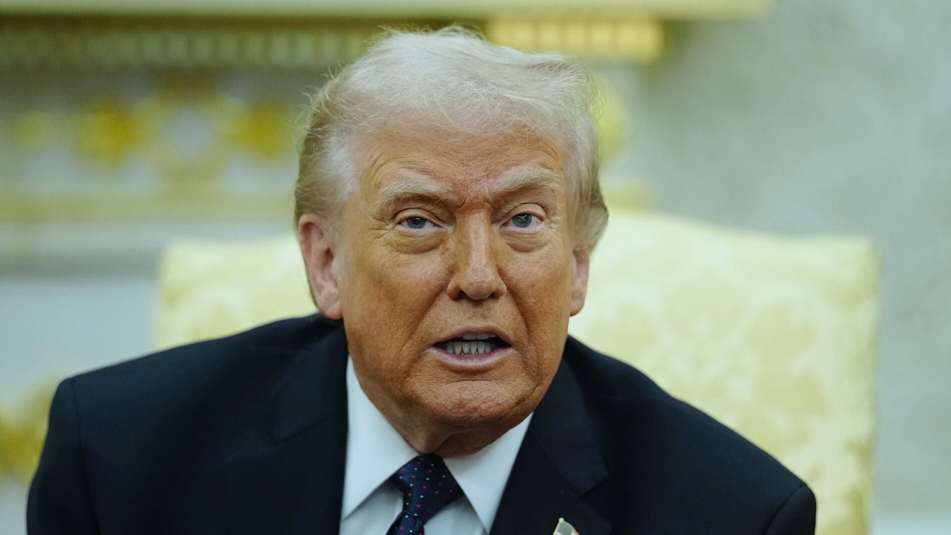 Trump invierte hasta 1,25 millones de dólares en Netflix en plena guerra empresarial del streaming