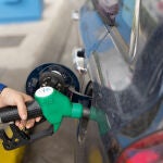 El conflicto en Ir&aacute;n y el alza del precio del petr&oacute;leo anticipan un aumento en el coste de la gasolina