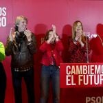 El secretario general del PSOECyL y candidato a la Presidencia de la Junta, Carlos Mart&iacute;nez, junto a Esther Pe&ntilde;a; la procuradora Virginia Jim&eacute;nez; la alcaldesa de Miranda de Ebro Aitana Hernando, y Daniel de la Rosa en el acto p&uacute;blico celebrado en la localidad burgalesa