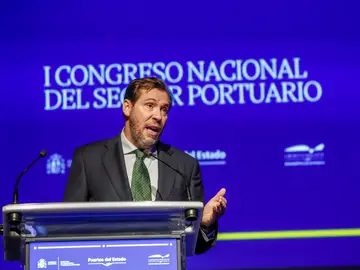 Óscar Puente interviene en el I Congreso Nacional Portuario GRAFCVA2442. VALENCIA, 03/03/2026.- El ministro de Transportes, Óscar Puente, durante su intervención en el I Congreso Nacional Portuario, que celebra en València Puertos del Estado, en colaboración con la Autoridad Portuaria de Valencia. EFE/Manuel Bruque