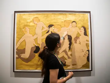 'Pan, trabajo, libertad', de la artista afgana Kubra Khademi en la feria de arte ARCO en IFEMA. David Jar 'Pan, trabajo, libertad', de la artista afgana Kubra Khademi en la feria de arte ARCO en IFEMA