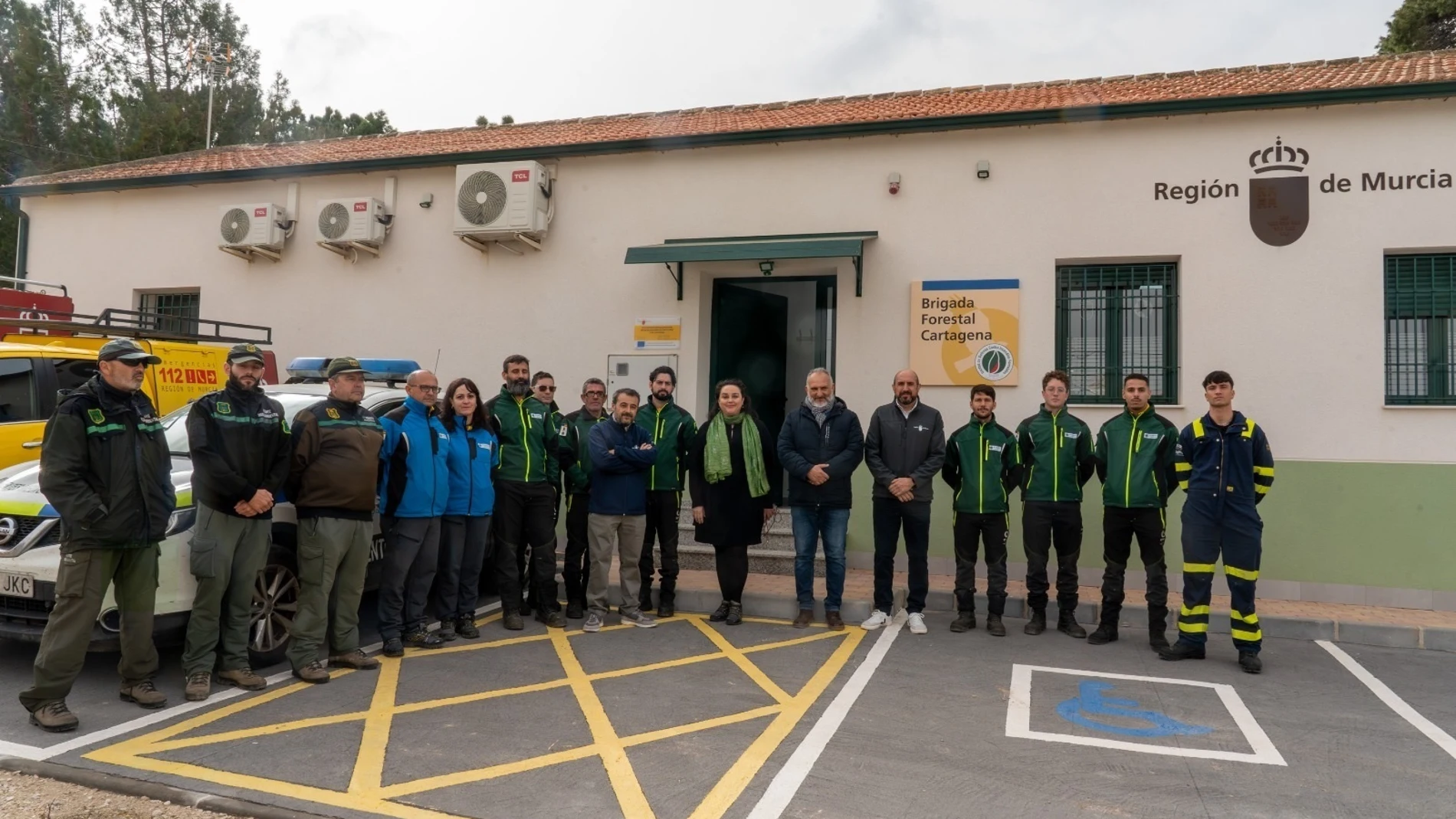 La secretaria autonómica de Energía, Sostenibilidad y Acción Climática, María Cruz Ferreira, visitó esta mañana la base de lucha contra incendios en Tentegorra