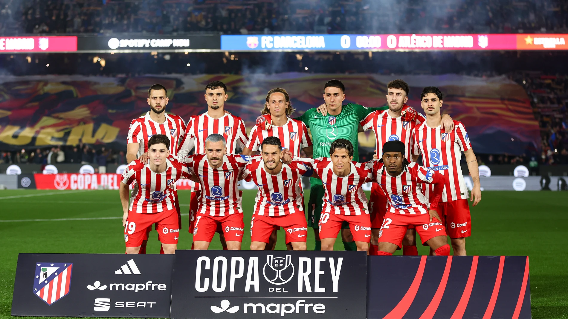 Players of Atletico de Madrid pose for photo during the Spanish Cup, Copa del Rey, football match Semifinal Second Leg played between FC Barcelona and Atletico de Madrid at Spotify Camp Nou stadium on March 03, 2026 in Barcelona, Spain. AFP7 03/03/2026 ONLY FOR USE IN SPAIN