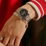 El reloj como accesorio de moda: C&oacute;mo combinar un Casio vintage con un look urbano de Vans