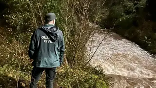 Buscan a una mujer de 56 años que se cayó al río en San Martín del Rey Aurelio SAN MARTÍN DEL REY AURELIO (ASTURIAS), 06/03/2026.- La Guardia Civil ha establecido este viernes un dispositivo de búsqueda para tratar de localizar a una mujer de 56 años que se cayó al río Silvestre, en el concejo de San Martín del Rey Aurelio. EFE/Guardia Civil SÓLO USO EDITORIAL/SOLO USO PERMITIDO PARA ILUSTRAR LA NOTICIA QUE APARECE EN EL PIE DE FOTO (CRÉDITO OBLIGATORIO)