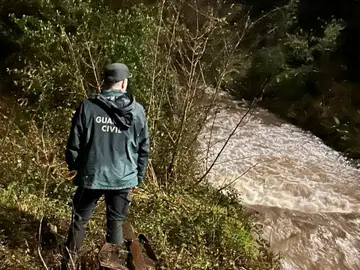 Buscan a una mujer de 56 años que se cayó al río en San Martín del Rey Aurelio SAN MARTÍN DEL REY AURELIO (ASTURIAS), 06/03/2026.- La Guardia Civil ha establecido este viernes un dispositivo de búsqueda para tratar de localizar a una mujer de 56 años que se cayó al río Silvestre, en el concejo de San Martín del Rey Aurelio. EFE/Guardia Civil SÓLO USO EDITORIAL/SOLO USO PERMITIDO PARA ILUSTRAR LA NOTICIA QUE APARECE EN EL PIE DE FOTO (CRÉDITO OBLIGATORIO)