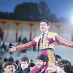 Guti&eacute;rrez, a hombros con una poco del &laquo;Tala&raquo;