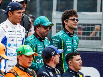 ALONSO Fernando (spa), Aston Martin F1 Team Honda AMR26, STROLL Lance (can), Aston Martin F1 Team Honda AMR26, portrait during the Formula 1 Qatar Airways Australian Grand Prix 2026, 1st round of the 2026 Formula One World Championship from March 6 to 8, 2026 on the Albert Park Circuit, in Melbourne, Australia - Photo Florent Gooden / DPPI AFP7 08/03/2026 ONLY FOR USE IN SPAIN