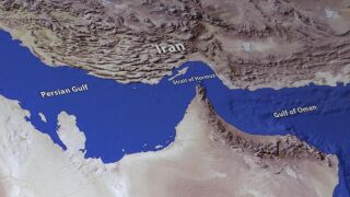 Irán.- EAU y Kuwait recortan su producción de petróleo en medio de la suspensión de tráfico en el estrecho de Ormuz