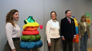 Inauguraci&oacute;n de la exposici&oacute;n '&Aacute;ghata Ru&iacute;z de la Prada. Dise&ntilde;o y creatividad'. Participan la presidenta de la Diputaci&oacute;n de Palencia, &Aacute;ngeles Armis&eacute;n(2I); la vicepresidenta primera, M&ordf; Jos&eacute; de la Fuente(D); la diputada de Cultura, Carolina Valbuena(I); y el director general de Fundos, Jos&eacute; Mar&iacute;a Viejo