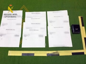 Recetas falsificadas REMITIDA / HANDOUT por Guardia Civil Fotograf&iacute;a remitida a medios de comunicaci&oacute;n exclusivamente para ilustrar la noticia a la que hace referencia la imagen, y citando la procedencia de la imagen en la firma 09/03/2026