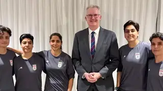 Fuga en la selección iraní: cinco jugadoras huyen de la concentración y Australia les dará asilo tras una llamada de Trump Fuga en la selección iraní: cinco jugadoras huyen de la concentración y Australia les dará asilo tras una llamada de Trump