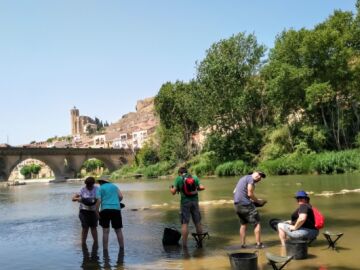 El r&iacute;o de Catalu&ntilde;a donde muchos buscan oro: en familia, con amigos o por pura curiosidad