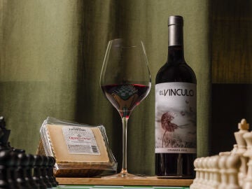 Familia Fern&aacute;ndez Rivera celebra el D&iacute;a del Padre con vino, queso y partidas de ajedrez