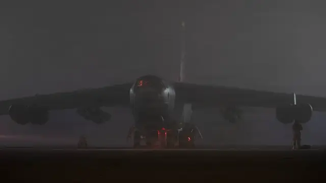 Trump amenaza con golpear "20 veces más fuerte" a Irán si bloquea petróleo en Ormuz WASHINGTON, 10/03/2026.- Imagen distribuida por el U.S. Central Command este martes. El presidente de EE.UU., Donald Trump, advirtió que si Irán bloquea el flujo de petróleo en el estrecho de Ormuz su país "golpeará 20 veces más fuerte" al Estado persa de lo que lo ha hecho hasta ahora. "Si Irán hace algo que detenga el flujo de petróleo en el Estrecho de Ormuz, será golpeado por Estados Unidos VEINTE VECES MÁS FUERTE de lo que ha sido hasta ahora", afirmó Trump en su cuenta de Truth Social. ...