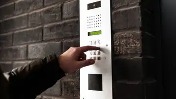 Solo entra quien sabe el secreto: el bar que no encontrarás en ningún sitio y del que todo el mundo quiere la contraseña Solo entra quien sabe el secreto: el bar que no encontrarás en ningún sitio y del que todo el mundo quiere la contraseña