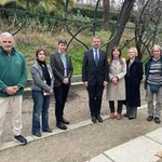Ceden al Botánico un injerto de la vid más antigua del mundo, "símbolo de amistad"