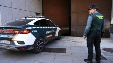  El matrimonio que ten&iacute;a a sus tres hijos encerrados en su casa desde 2021, pasan a disposici&oacute;n judicial en el Juzgado n&uacute;mero 3 de Oviedo, a 30 de abril de 2025, en Oviedo.