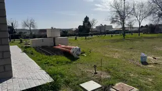 Comienzan las obras de acondicionamiento del exterior del nuevo edificio del colegio Comienzan las obras de acondicionamiento del exterior del nuevo edificio del colegio