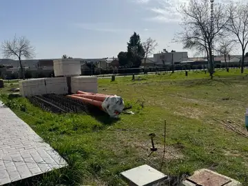 Comienzan las obras de acondicionamiento del exterior del nuevo edificio del colegio Comienzan las obras de acondicionamiento del exterior del nuevo edificio del colegio