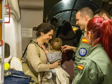 Aterriza en España un tercer avión militar con 251 evacuados de Oriente Próximo Aterriza en España un tercer avión militar con 251 evacuados de Oriente Próximo