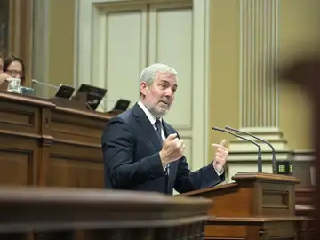 Un decálogo para gobernar: Clavijo fija sus prioridades con el reloj de la legislatura en cuenta atrás Fernando Clavijo este martes en el Debate del Estado de la Nacionalidad