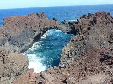 Fallece una mujer al caer al mar desde una zona de pesca en el litoral de El Hierro Arco de la Tosca, El Hierro