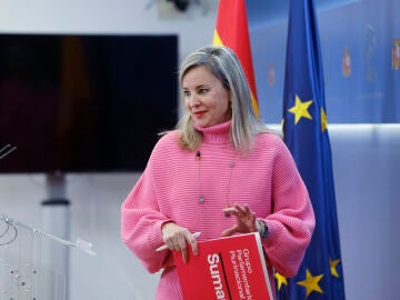 MADRID, 10/03/2026.- La diputada de Sumar Ver&oacute;nica Mart&iacute;nez Barbero ofrece una rueda de prensa en el Congreso de los Diputados, este martes. EFE/ Javier Liz&oacute;n 