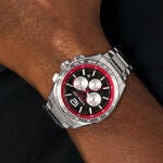 Combina acero inoxidable, cron&oacute;grafo y un dise&ntilde;o con presencia en la mu&ntilde;eca