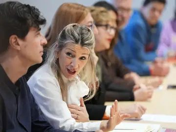 Yolanda Díaz asiste a un encuentro con empresas con procesos de ERE o deslocalización abiertos en Valladolid La vicepresidenta segunda del Gobierno y ministra de Trabajo y Economía Social, Yolanda Díaz, y el candidato de IU-Sumar-Verdes Equo a la Presidencia de la Junta, Juan Gascón, durante un encuentro con comités de empresas en situación de ERE o deslocalización abiertos, en el Museo del Patio Herreriano, a 11 de marzo de 2026, en Valladolid, Castilla León (España). Díaz participa en la recta final de la campaña de IU, Sumar y Verdes Equo a las elecciones autonómicas de Castilla y León asistiendo...