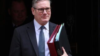LONDON (United Kingdom), 11/03/2026.- British Prime Minister Keir Starmer departs his official residence at 10 Downing Street to attend Prime Minister's Questions (PMQs) at Parliament in London, Britain, 11 March 2026. (Reino Unido, Londres) EFE/EPA/ANDY RAIN 