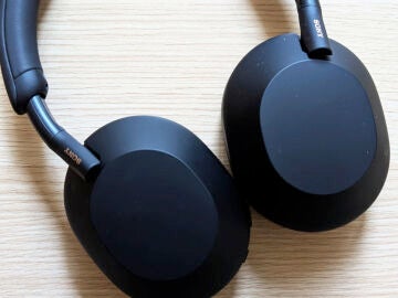 Sony WH-1000XM5 en color negro