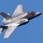 Aterriza el avi&oacute;n de guerra m&aacute;s poderoso del mundo: domina el campo de batalla y es el orgullo de una naci&oacute;n