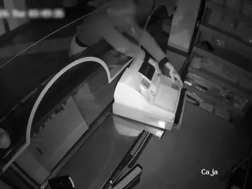 Sucesos.- La Guardia Civil detiene en Torre Pacheco al presunto autor de una decena de delitos contra el patrimonio El delincuente fuerza la caja registradora de un establecimiento REMITIDA / HANDOUT por Guardia Civil Fotografía remitida a medios de comunicación exclusivamente para ilustrar la noticia a la que hace referencia la imagen, y citando la procedencia de la imagen en la firma 11/03/2026