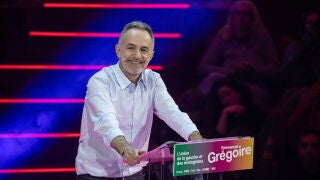 PARIS (France), 12/03/2026.- Emmanuel Gregoire, candidate for the Socialist Party (PS) and the left-wing coalition list in the 2026 Paris municipal elections, delivers a speech during a political rally at the Cirque d'Hiver venue in Paris, France, 12 March 2026. The municipal elections will be held in two rounds on 15 and 22 March 2026. (Elecciones, Francia) EFE/EPA/CHRISTOPHE PETIT TESSON 