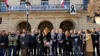 Minuto de silencio en la Plaza Mayor de Miranda de Ebro Minuto de silencio en la Plaza Mayor de Miranda de Ebro