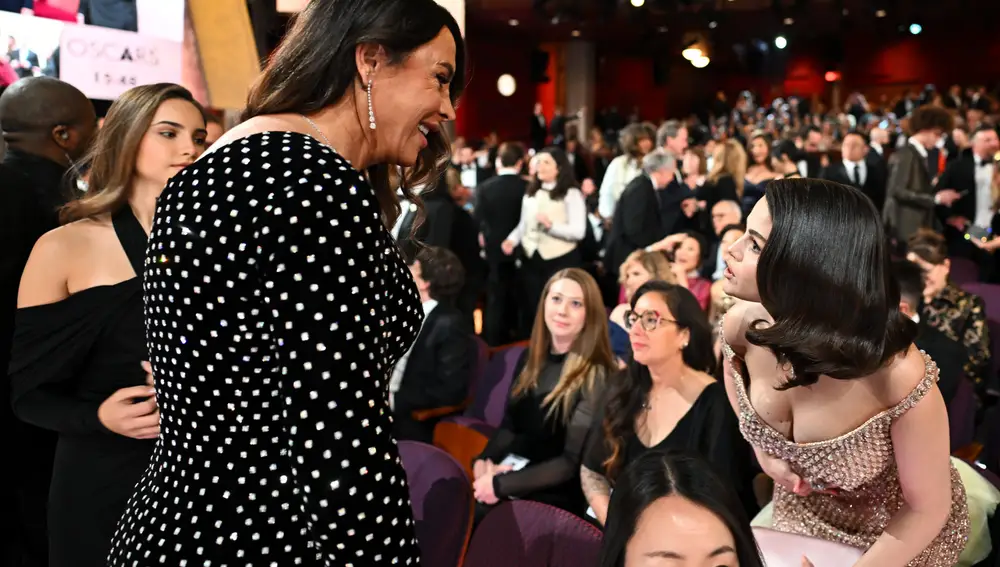 El look de Karla Sofía Gascón en los Premios Oscar 2025.