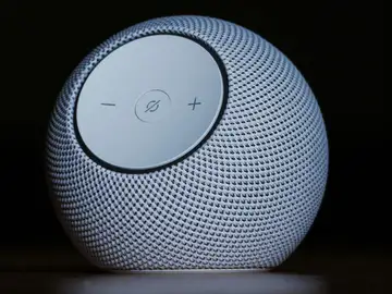 El diseño de este altavoz es uno de sus puntos fuertes Frontal del Amazon Echo Dot Max